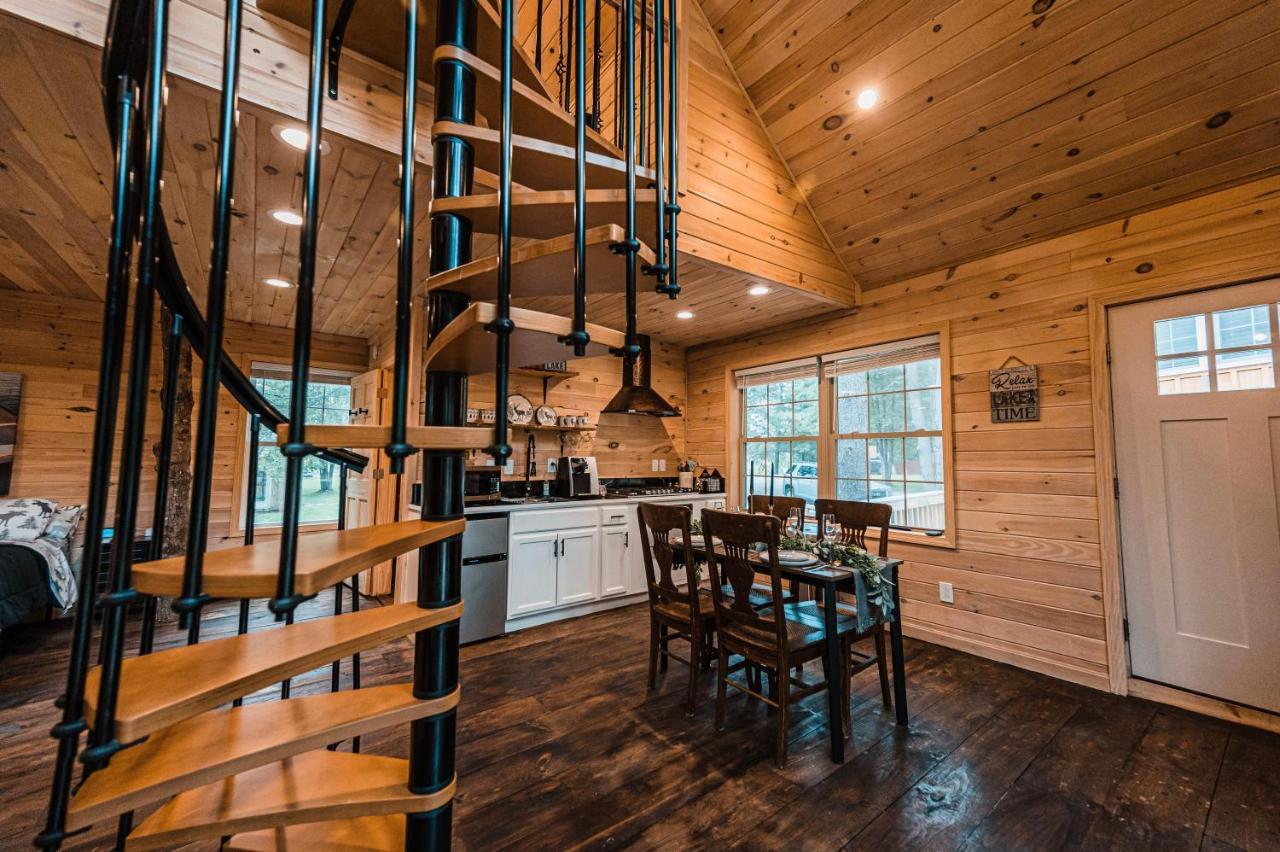 Moonlight Treehouse At Belgrade Hospitality Villa Dış mekan fotoğraf